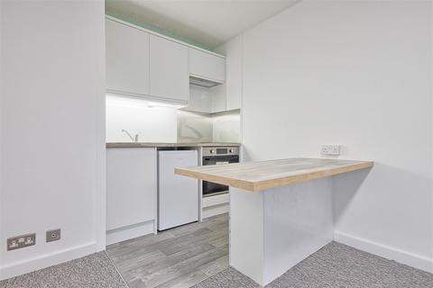 Studio to rent, Manhattan Drive, Cambridge