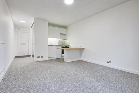 Studio to rent, Manhattan Drive, Cambridge