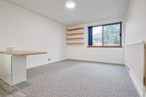 Studio to rent, Manhattan Drive, Cambridge