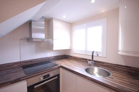 Studio to rent, Russell Street, Reading, Berkshire, RG1