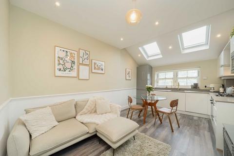 1 bedroom flat for sale, Ferme Park Road, London N8