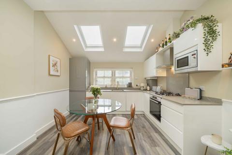 1 bedroom flat for sale, Ferme Park Road, London N8