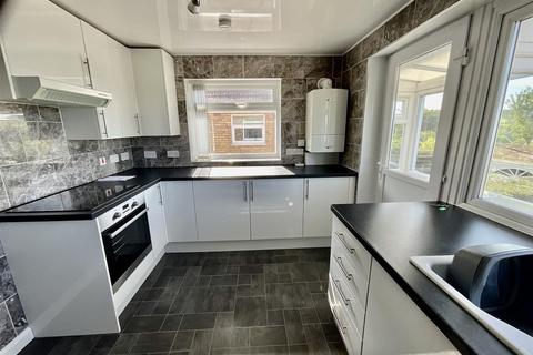 2 bedroom house to rent, Red Scar Drive, Scarborough, YO12