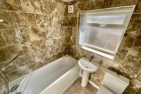 2 bedroom house to rent, Red Scar Drive, Scarborough, YO12