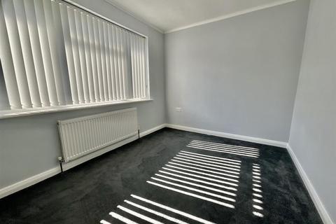 2 bedroom house to rent, Red Scar Drive, Scarborough, YO12