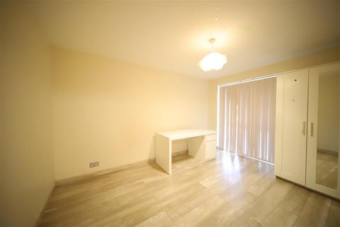 2 bedroom flat to rent, Avenue Road, London