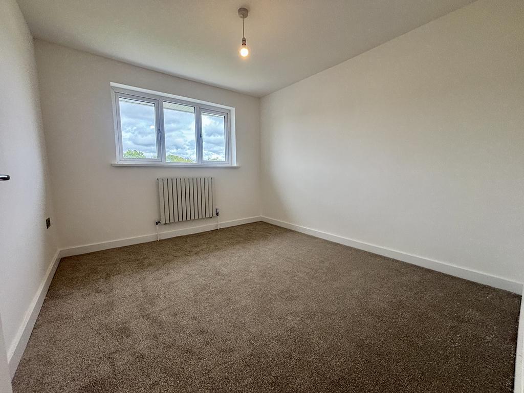 Front bedroom 3