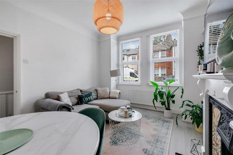 29 Pevensey Road, London, SW17 0HP
