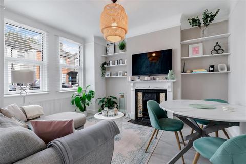 29 Pevensey Road, London, SW17 0HP