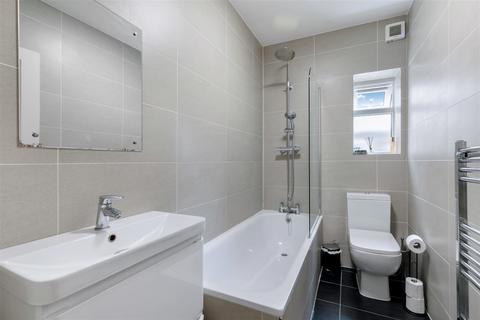 29 Pevensey Road, London, SW17 0HP