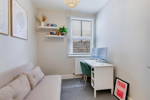 29 Pevensey Road, London, SW17 0HP