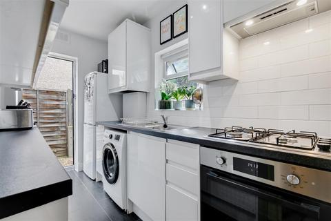 29 Pevensey Road, London, SW17 0HP