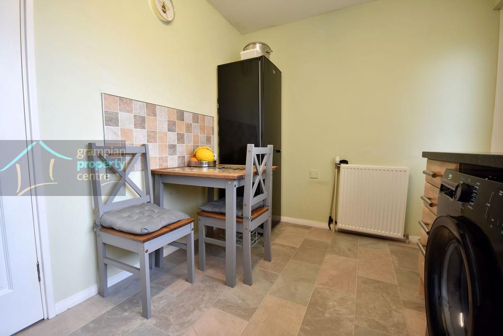 Kitchen 3 .JPG