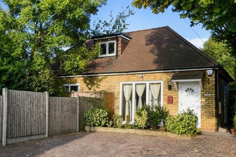 3 bedroom bungalow for sale, Hallowell Road, Northwood