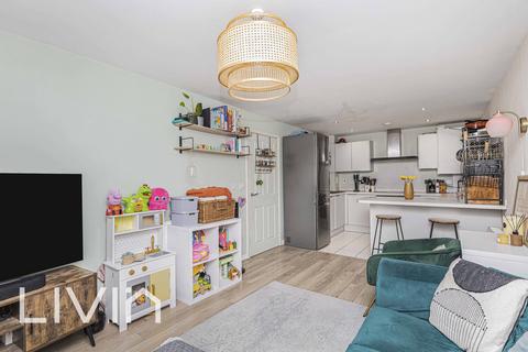 2 bedroom ground floor flat for sale, Isis House, London SE20