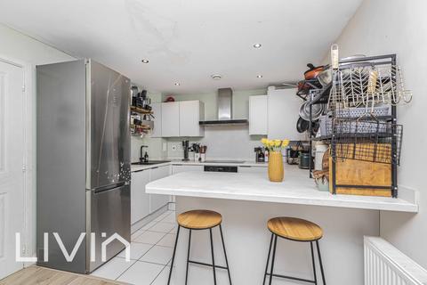 2 bedroom ground floor flat for sale, Isis House, London SE20