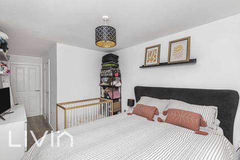 2 bedroom ground floor flat for sale, Isis House, London SE20