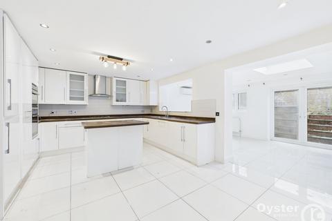 5 bedroom semi-detached house to rent, Wellsfield, Bushey, WD23
