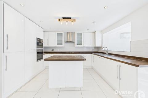 5 bedroom semi-detached house to rent, Wellsfield, Bushey, WD23