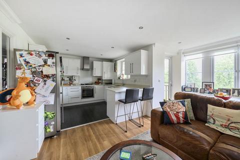 3 bedroom flat for sale, Bayswater Close, London N13