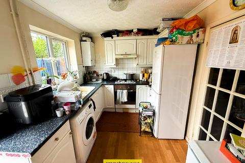 2 bedroom terraced house to rent, Marsom Grove Luton LU2 9BP