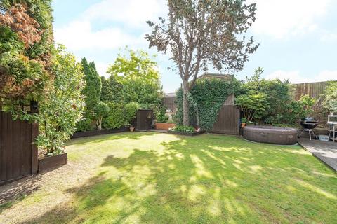 undefined, George Eliot Close, Surrey GU8