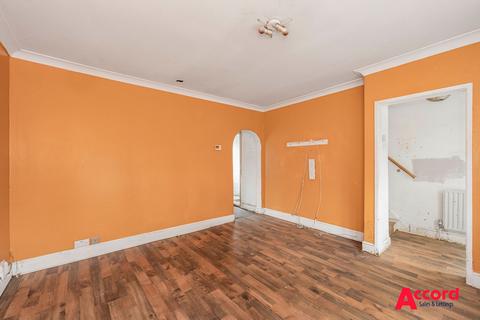 2 bedroom terraced house for sale, Faringdon Avenue, Romford, RM3
