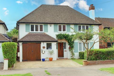 4 bedroom detached house for sale, Bradmore Way, Brookmans Park AL9