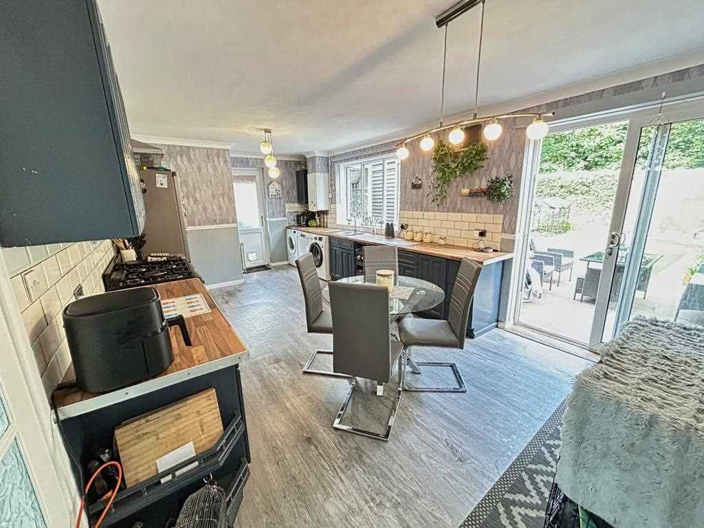 Kitchen Diner Alt.