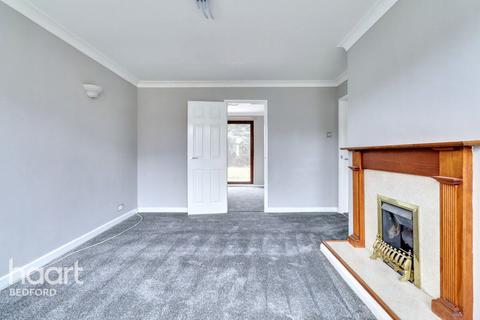 3 bedroom semi-detached house to rent, Gloucester Road, BEDFORD