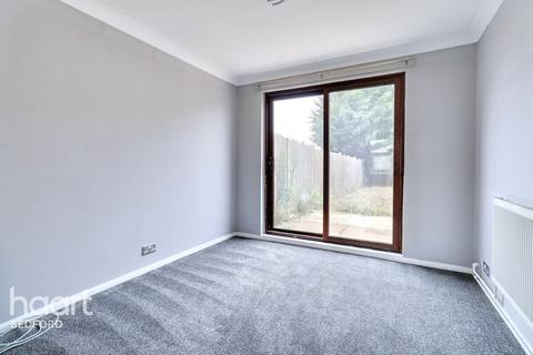3 bedroom semi-detached house to rent, Gloucester Road, BEDFORD