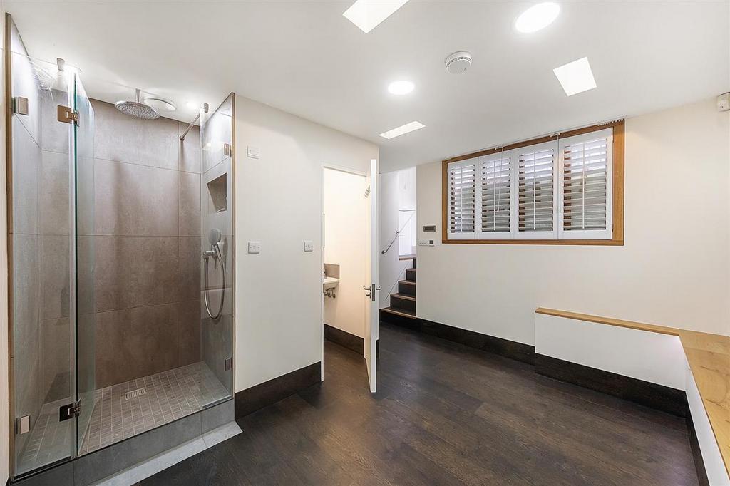 Self-Contained Flat