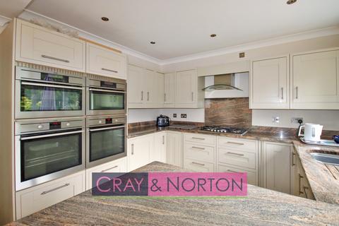 28 Tanglewood Close, Croydon, CR0 5HX