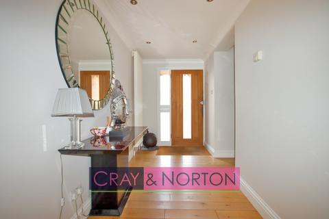 28 Tanglewood Close, Croydon, CR0 5HX