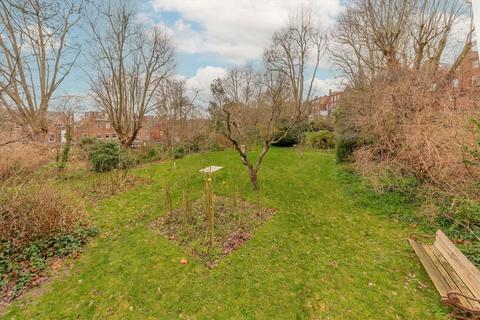3 bedroom flat for sale, Langland Gardens, London NW3