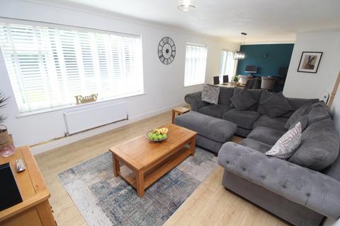 3 bedroom detached house for sale, Whinham Avenue, Leicester LE9