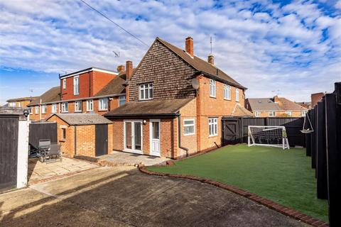 4 bedroom end of terrace house for sale, Upper Swaines, Epping