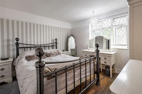 4 bedroom end of terrace house for sale, Upper Swaines, Epping
