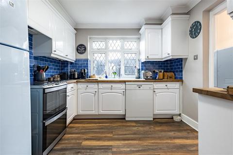 4 bedroom end of terrace house for sale, Upper Swaines, Epping