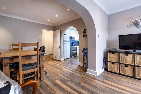 4 bedroom end of terrace house for sale, Upper Swaines, Epping