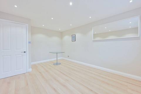 1 bedroom flat for sale, Alfred Close, Chiswick, London, W4