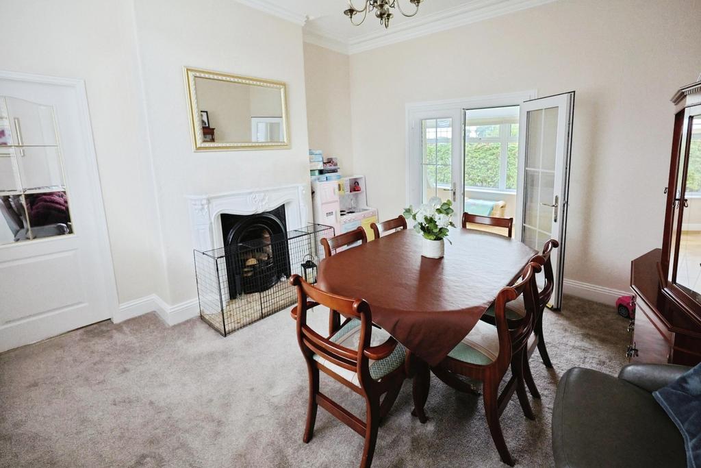Pbox-dining room-316566.jpg