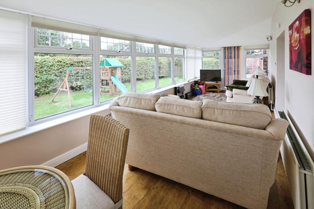 Pbox-living room-316566.JPG