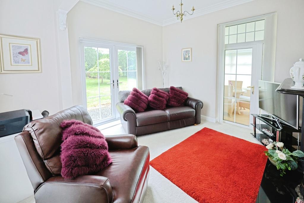 Pbox-living room-316566.JPG