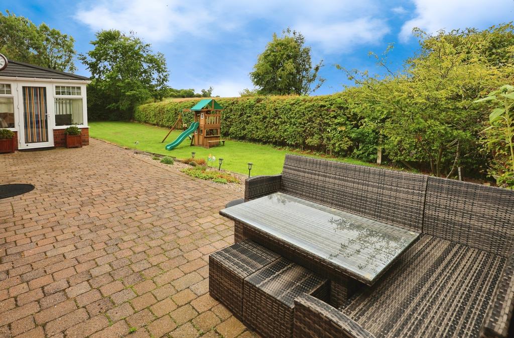 Pbox-garden-316566.JPG