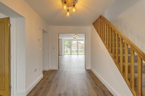 5 bedroom detached house for sale, Friern Gardens, Wickford, SS12