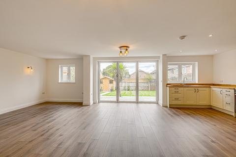 5 bedroom detached house for sale, Friern Gardens, Wickford, SS12