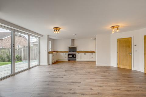 5 bedroom detached house for sale, Friern Gardens, Wickford, SS12