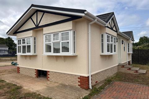 2 bedroom park home for sale, Bury St. Edmunds, Suffolk, IP28