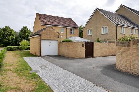 3 bedroom detached house for sale, Amberley Close, Calne